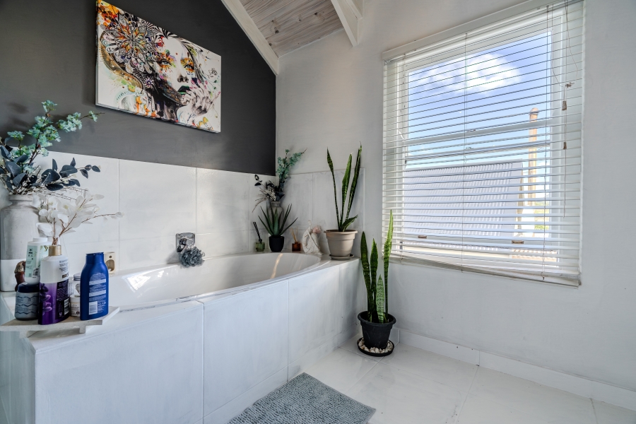 To Let 3 Bedroom Property for Rent in Lake Michelle Western Cape
